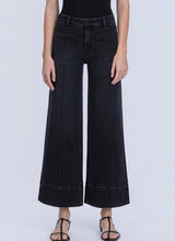HIGH RISE PATCH POCKET PIN TUCK BLACK