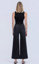 HIGH RISE PATCH POCKET PIN TUCK BLACK