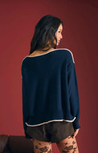 CONTRAST TRIM BOAT NECK